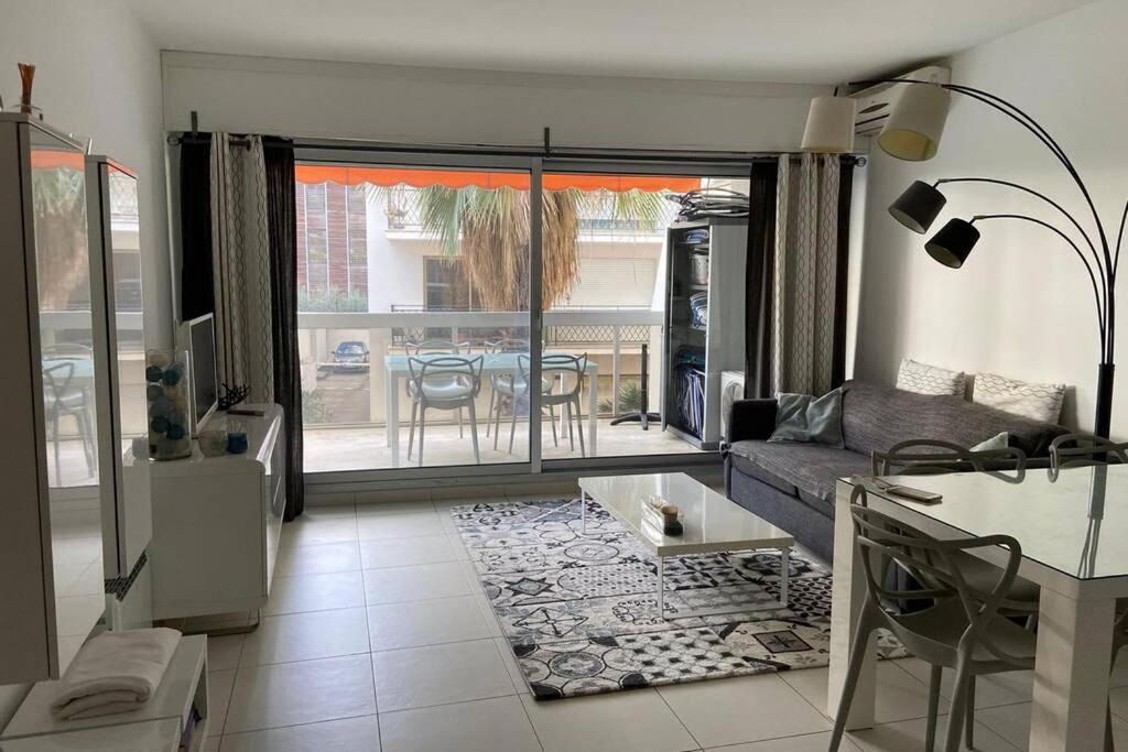 App Le Rocazur Avec Piscine Et Parking En Bord De Mer A 500M Du Centre Ville Menton Exteriér fotografie