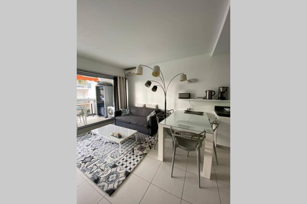 App Le Rocazur Avec Piscine Et Parking En Bord De Mer A 500M Du Centre Ville Menton Exteriér fotografie