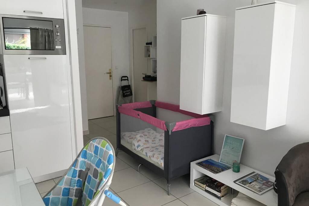 App Le Rocazur Avec Piscine Et Parking En Bord De Mer A 500M Du Centre Ville Menton Exteriér fotografie